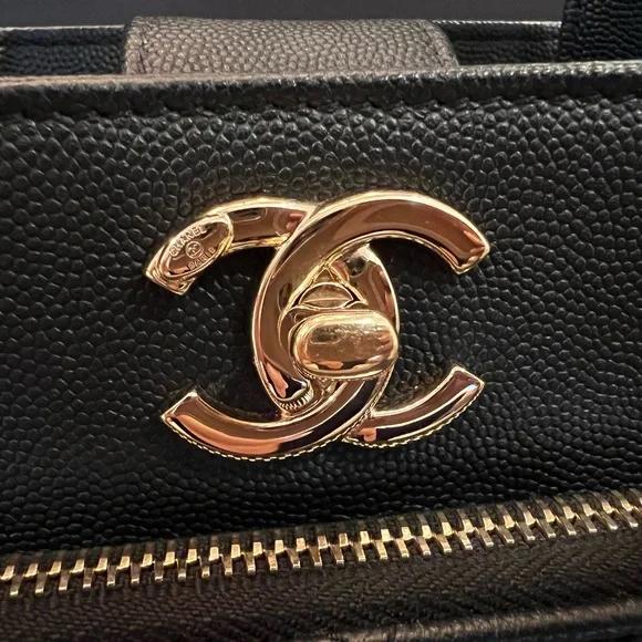 Chanel Business Affinity Tote Bag, Caviar Black Leather, Gold Hardware - Picture 5 of 13